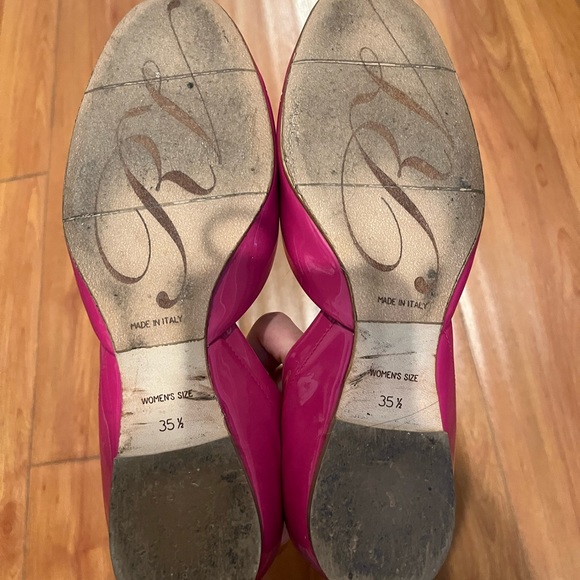 AUTHENTIC Roger Vivier Chip Flat Fuchsia color Size 35.5 - Picture 3 of 4